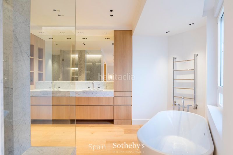 Foto 579ae0ea-fa92-4a2d-b81f-06a6bba66079. Apartament amb calefacció aparcament a El Viso Madrid