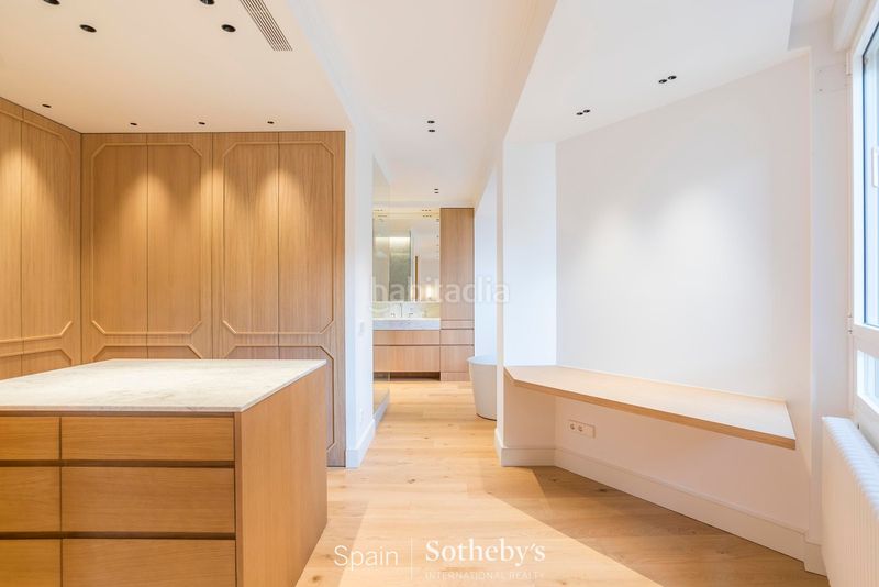 Foto 8ee26bb4-41ff-46a4-85e1-643b852ad045. Apartament amb calefacció aparcament a El Viso Madrid