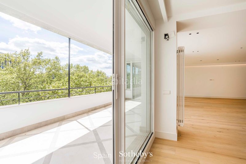 Foto 93a56d0b-4b97-4f65-a20f-fc36a54af2a2. Apartament amb calefacció aparcament a El Viso Madrid