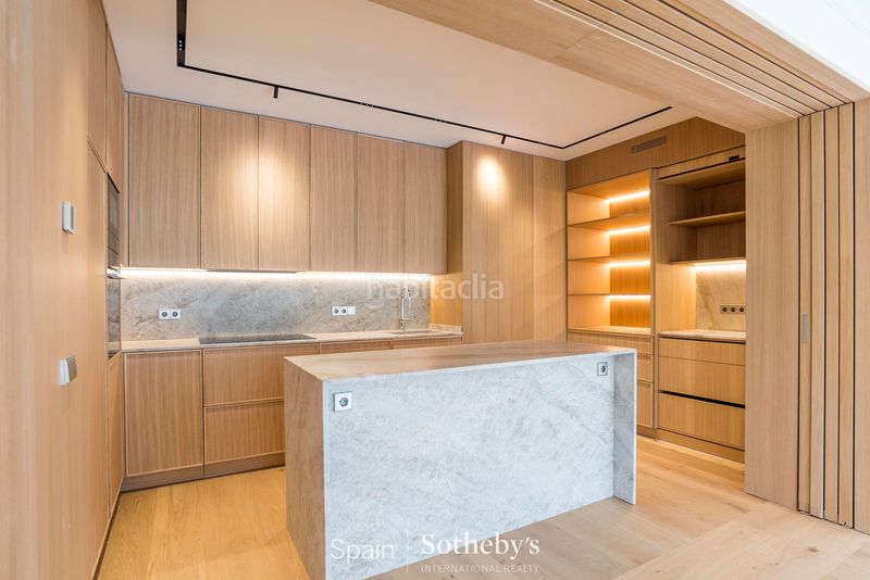 Foto e9f1a3d5-9092-4d32-8302-2667245c1775. Apartament amb calefacció aparcament a El Viso Madrid