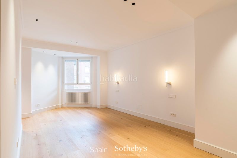 Foto f33d7938-5550-4d93-acbc-0cf40119d8f1. Apartament amb calefacció aparcament a El Viso Madrid