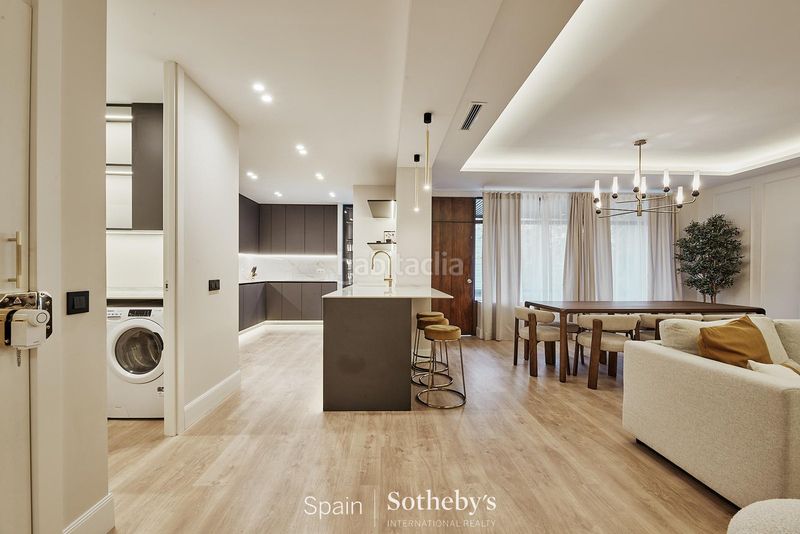 Foto b17b3bd6-57c8-4264-8039-0fd75b51f05f. Apartament amb calefacció a Castellana Madrid