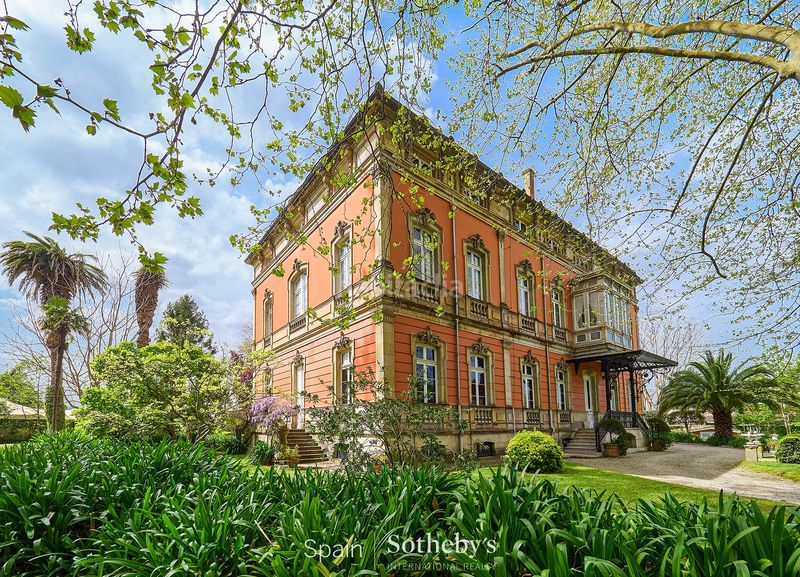 Foto 0bb2ee77-059e-4a46-961e-292c5b4aa8c1. Casa amb calefacció aparcament a Somió Gijón