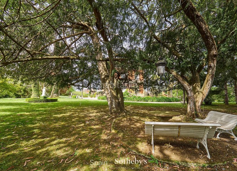 Foto 193a7bca-cb9e-40d1-ba93-e545ea96fef5. Casa amb calefacció aparcament a Somió Gijón