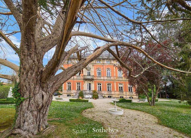 Foto 4005b14b-52e4-4256-b8f2-b225933f7963. Casa amb calefacció aparcament a Somió Gijón