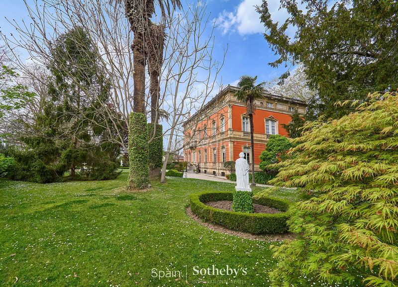 Foto b6903abc-75cd-4cf9-a15f-0f4054a19f6d. Casa amb calefacció aparcament a Somió Gijón