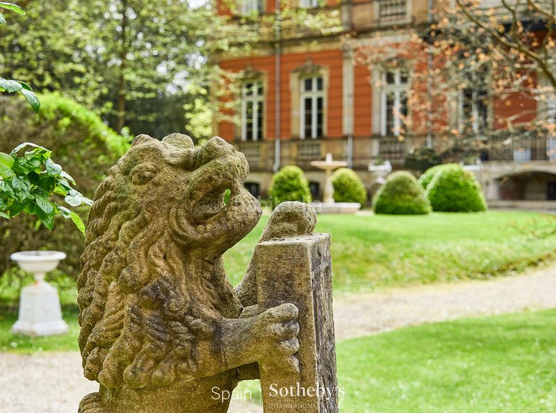 Foto c63400ca-1348-4a3b-bacb-2c9536a716b7. Casa amb calefacció aparcament a Somió Gijón