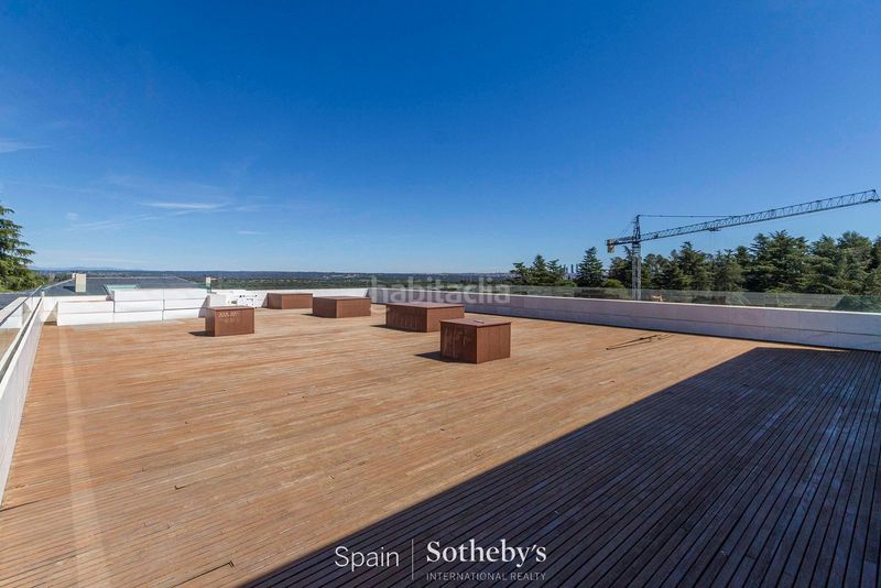Foto 5e4eee7b-5878-4fd6-9534-14f36764df4c. Casa amb calefacció aparcament piscina a La Florida - El Plantío Madrid