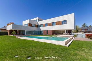 Haus  Calle eibar. Villa moderna en la florida