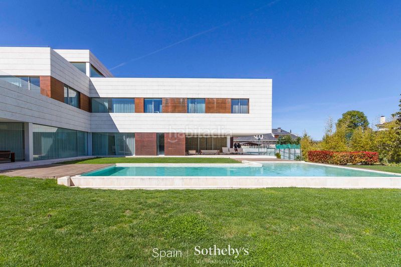 Foto c3e765ed-2fe0-4686-953b-687a6eef159f. Casa amb calefacció aparcament piscina a La Florida - El Plantío Madrid