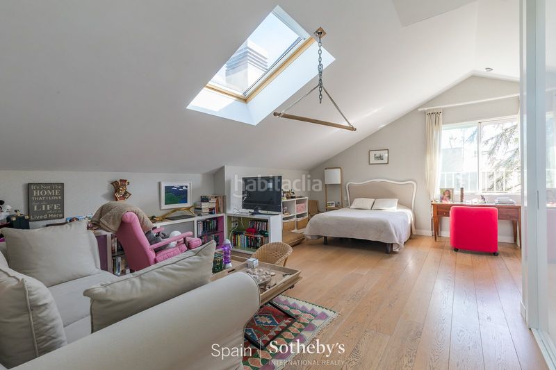 Foto 17f51eea-e76d-4c39-8b6d-c7df75266c34. Casa amb calefacció aparcament piscina a El Viso Madrid