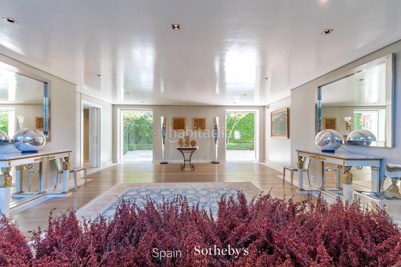 Foto 27044da5-5e0b-4646-91fa-bde8586cc6b1. Casa amb calefacció aparcament piscina a El Viso Madrid