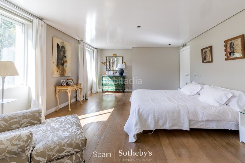 Foto 5510635f-e1f0-4c7a-a2a2-5a5a84ed6b56. Casa amb calefacció aparcament piscina a El Viso Madrid