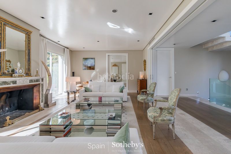 Foto 5abd19ef-c36b-4aa2-9db4-4d270a9921b6. Casa amb calefacció aparcament piscina a El Viso Madrid