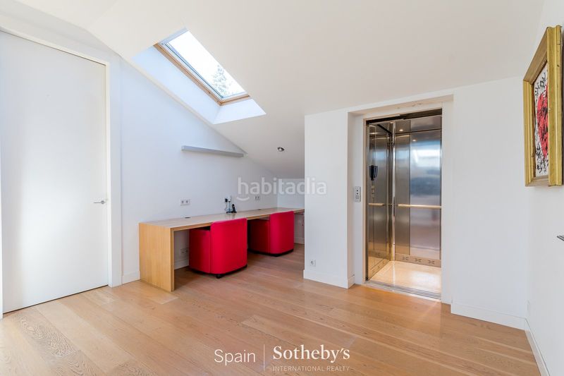 Foto c188550e-78dd-456d-a646-159897cdf24c. Casa amb calefacció aparcament piscina a El Viso Madrid