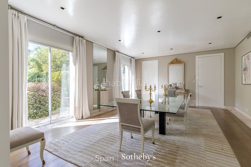 Foto ecbd15f4-fc3e-49b3-ad22-942d0f0661d8. Casa amb calefacció aparcament piscina a El Viso Madrid