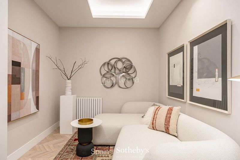 Foto 01ed0c4a-1eb3-42b5-88d1-2cfae97f85a8. Apartament amb calefacció aparcament a Almagro Madrid