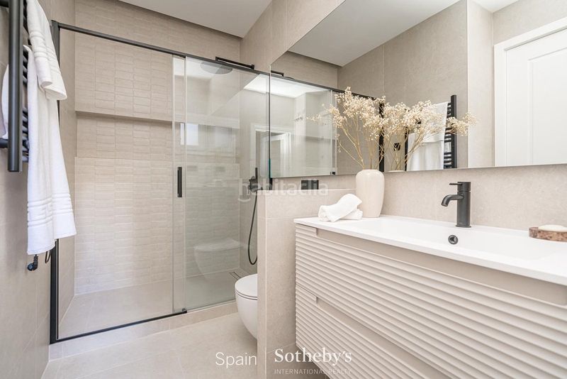 Foto 9d6c5812-9a6d-4ad8-b383-7b1df20b9b0f. Apartament amb calefacció aparcament a Almagro Madrid