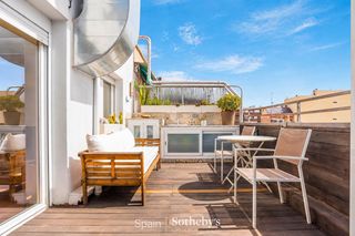 Apartament  Calle de m�jico. �tico reformado con terraza y vistas despejadas en guindalera