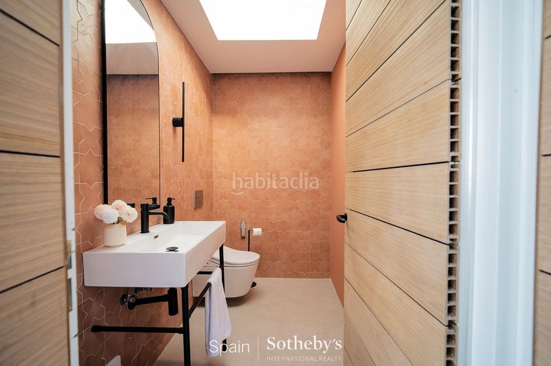 Foto c8b5af5c-1fa4-4e1a-9fc2-4df1b7e8b6eb. Àtic amb aparcament piscina a Goya Madrid