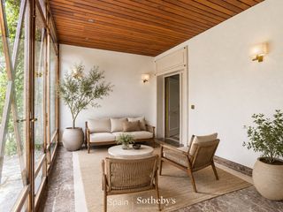 Rent House  Calle paradores. Chalet de lujo con jardín, piscina y spa en la florida