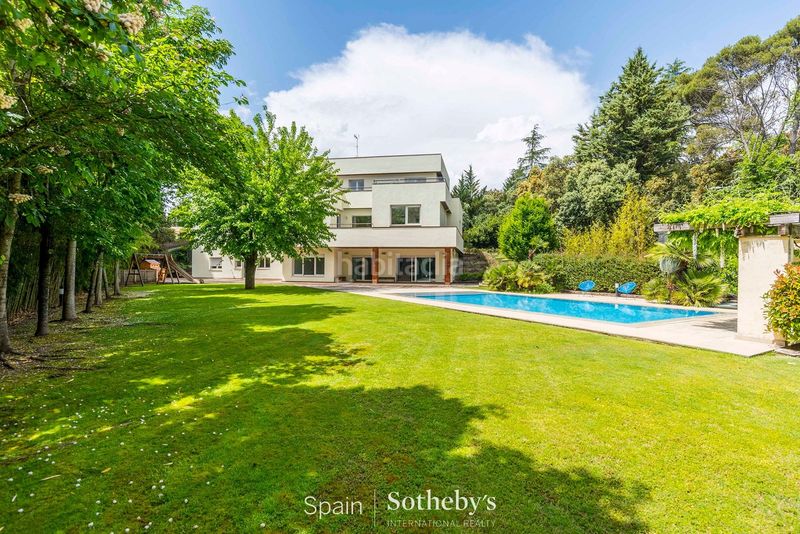 Foto 9ad50798-f81b-45a5-bf0f-67f5f2ba9789. Location maison avec chauffage parking dans La Florida - El Plantío Madrid