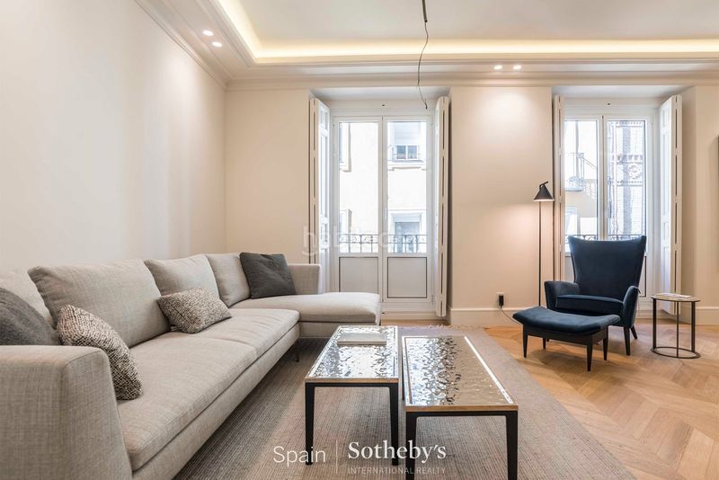 Foto b1e56730-e24c-4289-8015-877283bb751d. Apartament amb calefacció aparcament a Cortes-Huertas Madrid