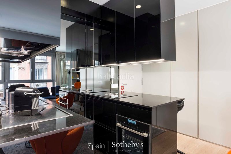 Foto eed55b75-8124-4672-90e9-39f571a77a98. Apartament amb calefacció a Jerónimos Madrid
