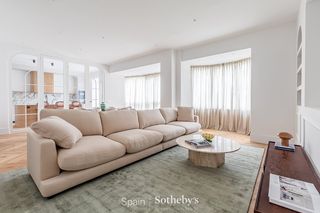 Appartement  Calle de general pardiñas. Residencia de gran dimensiones con parking en lista