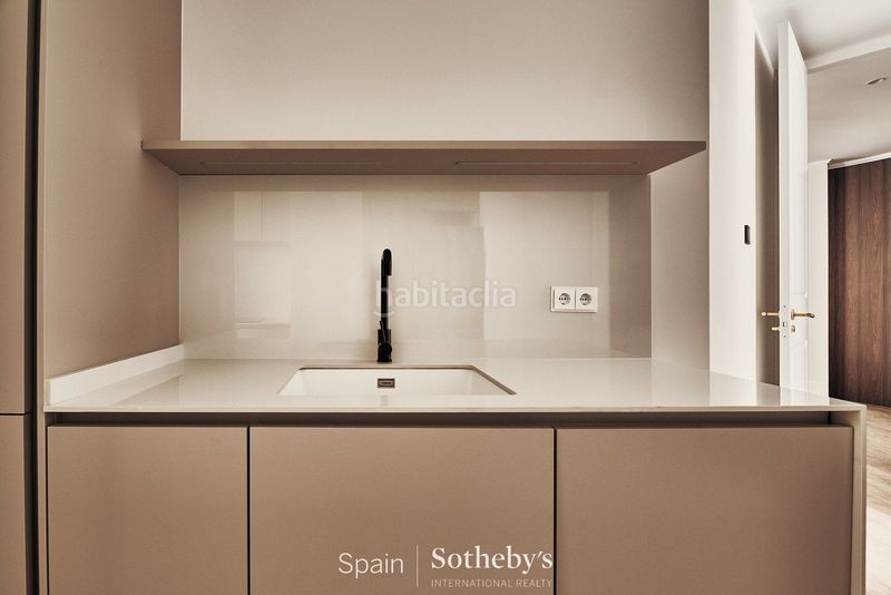 Foto ef65de58-1274-4d31-b2cb-e136a1c90734. Apartament amb calefacció aparcament a El Viso Madrid