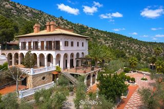 Terreno residencial  Carrer xerta. Finca estilo españolmediterráneo en venta en deltebre, tarragona