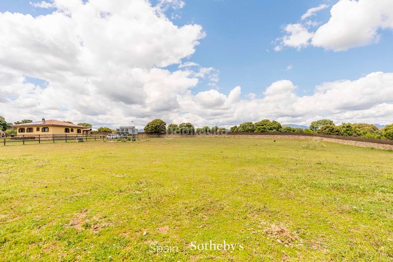 Foto abfdf9ce-2ee5-4e56-b0ec-1e22215f2eba. Terreny residencial a Ador
