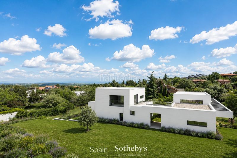 Foto df522bde-52ab-4fcb-b681-88cb0c3b16d9. Casa con riscaldamento parcheggio piscina in Comillas Madrid