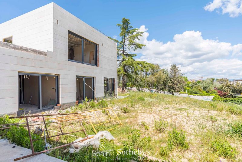 Foto fed1dcbd-fa0f-4e64-bcfb-db8822abd02e. Casa con riscaldamento parcheggio piscina in Comillas Madrid