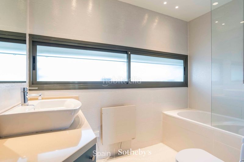Foto 004ab164-aca3-4256-9727-f4f0fd75492b. Apartament amb calefacció aparcament piscina a Encinar de los Reyes La Moraleja