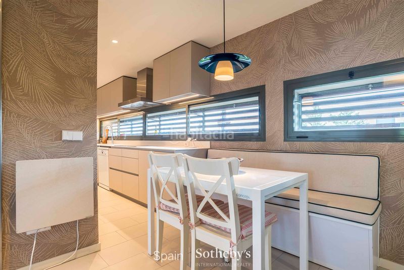 Foto a3e869ae-d330-4f1f-a62e-1966be7f8f05. Apartament amb calefacció aparcament piscina a Encinar de los Reyes La Moraleja