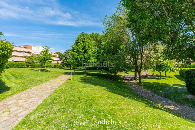 Foto dccae74f-01bd-4c68-ae3d-41c434abd57e. Apartament amb calefacció aparcament piscina a Encinar de los Reyes La Moraleja