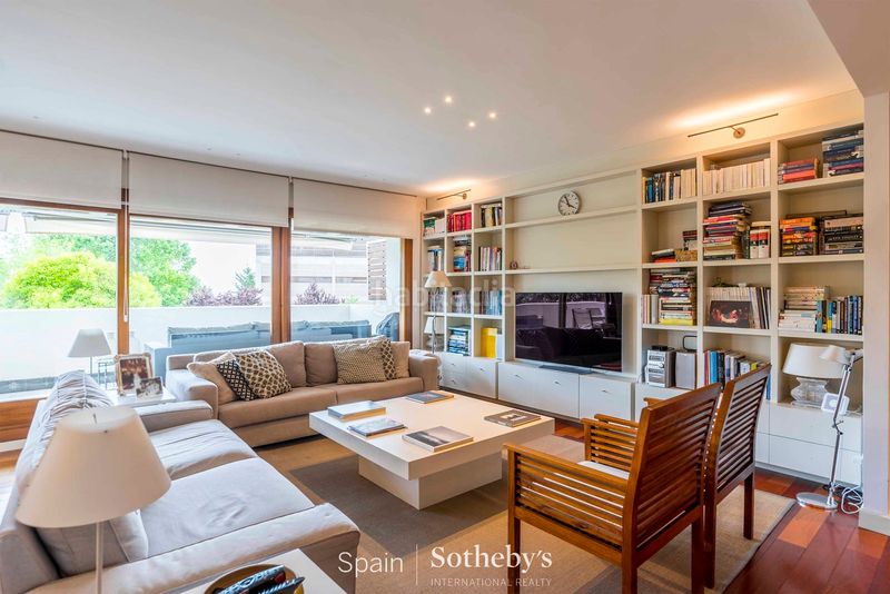 Foto f8e7bd79-1ed2-4a00-b5a0-21b9ddfe397e. Apartament amb calefacció aparcament piscina a Encinar de los Reyes La Moraleja