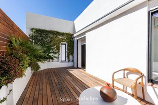 Apartament  Calle del conde duque. Ático de estilo contemporáneo con dos terrazas en el corazón de