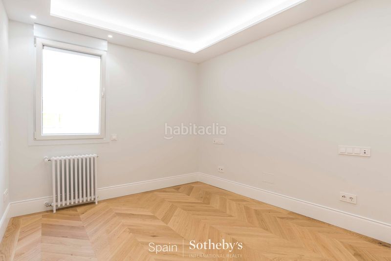 Foto 2f8d10f6-9c44-41f9-ada1-067ab9417ef9. Apartament amb calefacció aparcament a Gaztambide Madrid