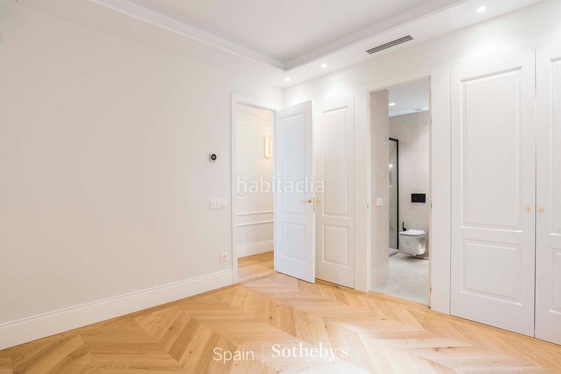 Foto 813b0650-c8f7-4b5c-a276-c1e8bafef4a6. Apartament amb calefacció aparcament a Gaztambide Madrid