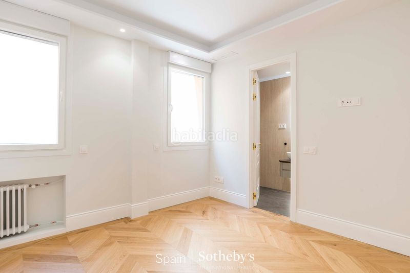 Foto 8cac4abd-a0c5-49c4-8f29-866115c4a1e1. Apartament amb calefacció aparcament a Gaztambide Madrid