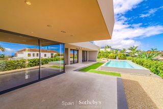 Casa  Calle de los tulipanes. Villa contemporánea con vistas al atlántico