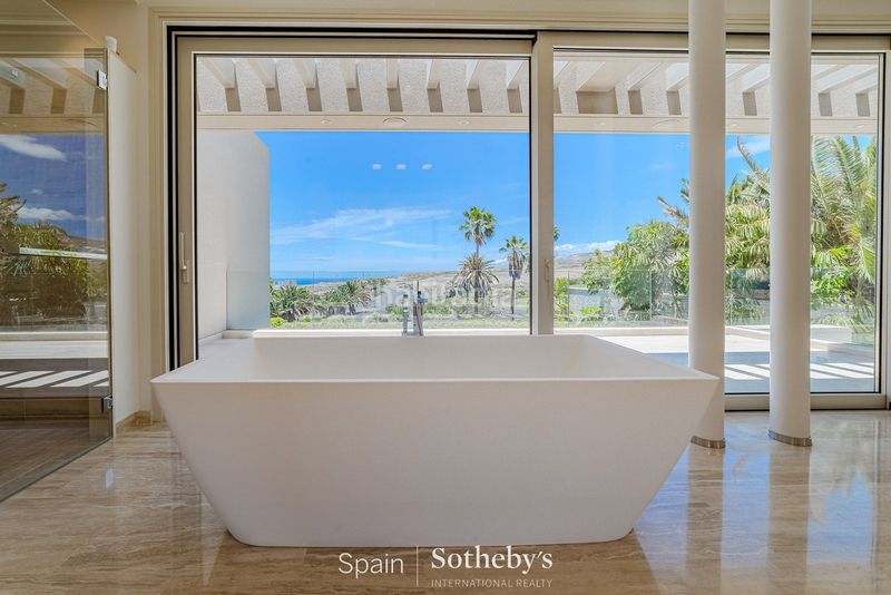 Foto 968ac94e-ab94-4c38-b1e7-595a4a617ec8. Casa amb calefacció aparcament piscina a La Caleta Adeje