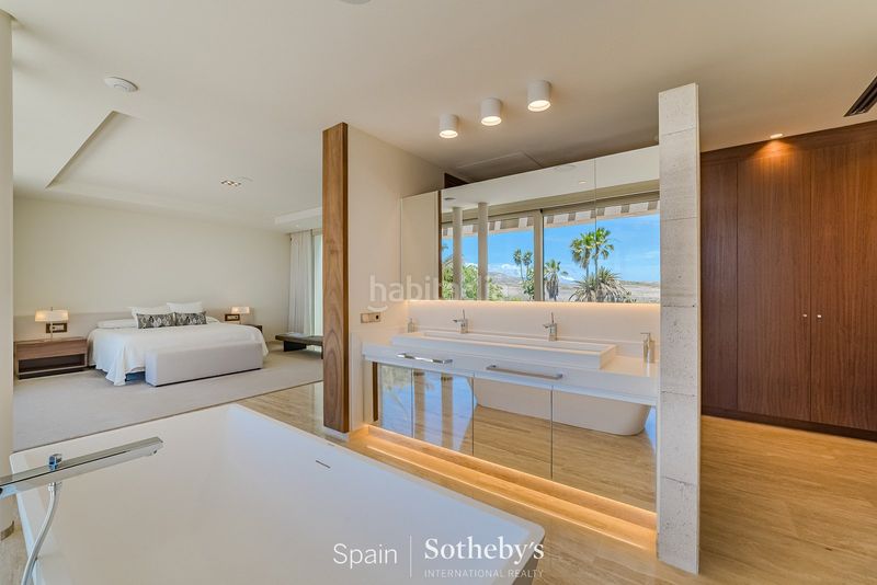 Foto d7f762fa-c3a8-456c-a9ee-60cfd3cf9d86. Casa amb calefacció aparcament piscina a La Caleta Adeje