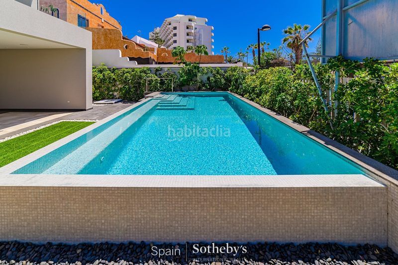 Foto 5726ffc4-fbdb-4179-b593-a4301f1d2776. Casa amb calefacció aparcament piscina a Playa de las Américas Arona
