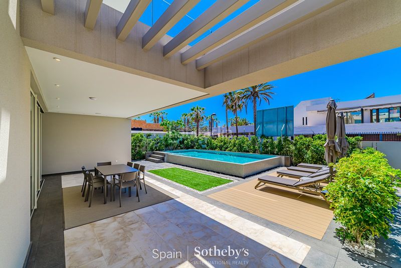 Foto a70ae4eb-adc2-4491-b85d-0d6e788a9872. Casa amb calefacció aparcament piscina a Playa de las Américas Arona