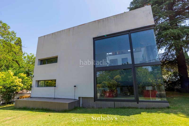 Foto 4c5b70e4-54c6-4a4f-823d-05e1ef02a1a0. Casa amb aparcament piscina a Mirasierra Madrid
