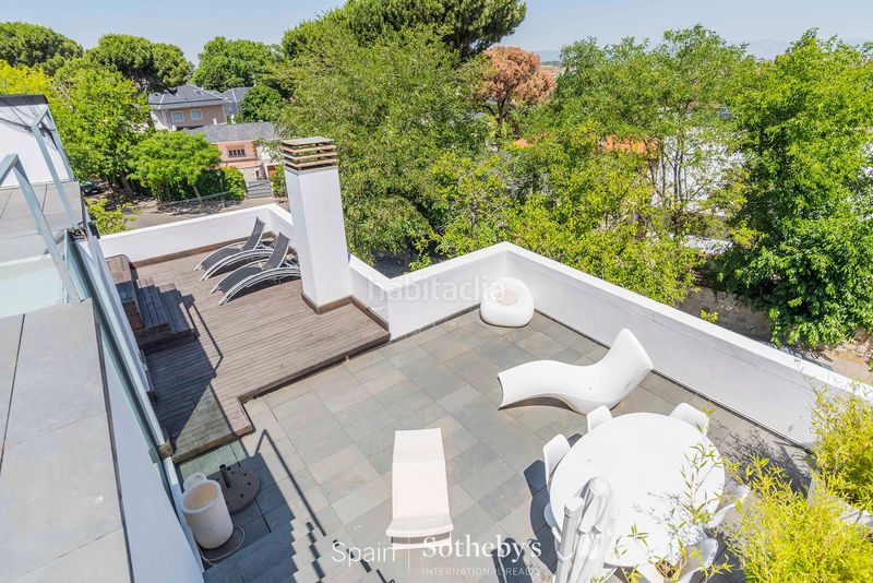 Foto 7274b642-f89a-44a4-9661-faadbe8ac570. Casa amb aparcament piscina a Mirasierra Madrid