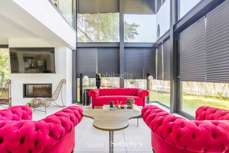 Foto 7e30a639-ebba-43a9-aaef-9d408fe97c4d. Casa amb aparcament piscina a Mirasierra Madrid